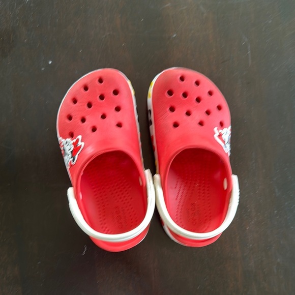 CROCS Kids Red Minnie Mouse Sandals - Picture 2 of 4